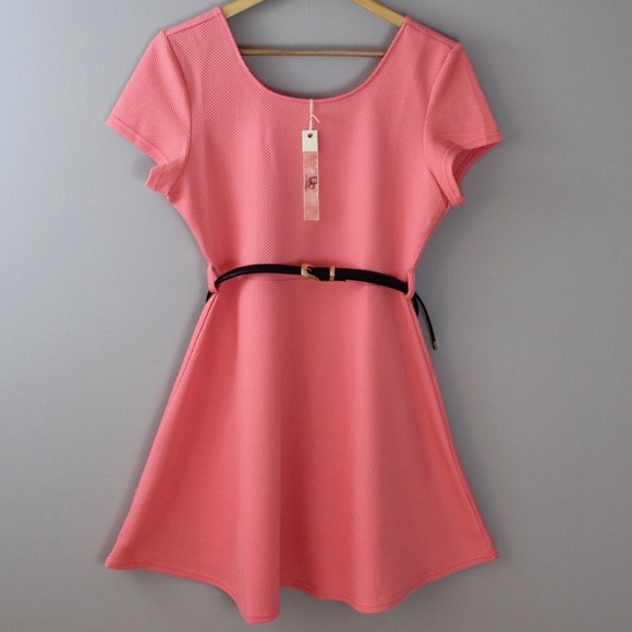 Textured Pink Short Sleeve Dress with Belt - Picture 2 of 7